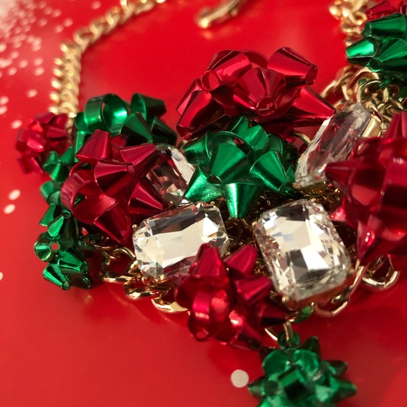 Betsey Johnson Necklace - Red & Green Metallic Bows & Crystal Rhinestones NWT - Picture 3 of 16